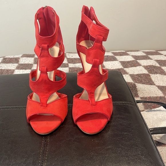 Size ten coral colored high heeled sandals. - Picture 2 of 2